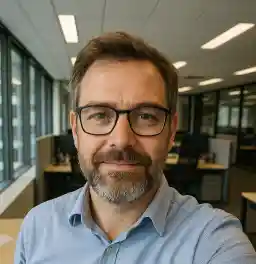 Portrait of Daniel Hughes, a verified Syndicate Casino player from Perth, Western Australia, sharing his experience and view on responsible gambling.